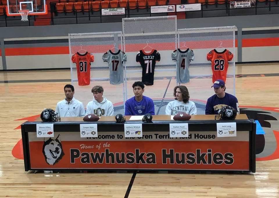 matthennesy's tweet photo. I always talk about the 5 things it takes to build a program - players, coaches, parents, teachers/admin, and community!! It takes the same 5 to be able to sign 5 out of 9 seniors to play at the next level!! Proud to be a DAWG!! #DawgsEAT #NEXT #WeArePawhuska https://t.co/lHkxh0JG1g
