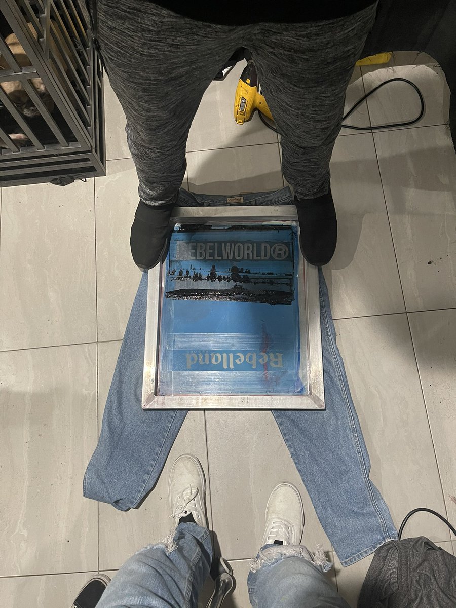 rwjuni's tweet image. ®️👨‍🎨