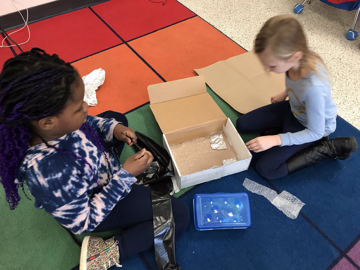 mrshueysclass's tweet photo. We learned about a woman who studies hibernating bears and made hibernation stations!  @HayshirePOWER @sthomascysd https://t.co/Ay3cOA3NOB