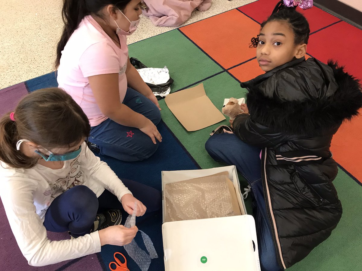 mrshueysclass's tweet photo. We learned about a woman who studies hibernating bears and made hibernation stations!  @HayshirePOWER @sthomascysd https://t.co/Ay3cOA3NOB