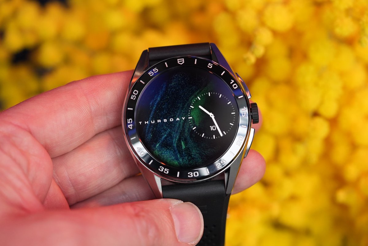 RafaelZeier's tweet photo. Kurz vor der Schweizer Grenze ist es online: Mein erstes Hands-On der neuen @TAGHeuer Uhren. Alles im TGV per Smartphone hochgeladen 😇

https://t.co/CD7fF7jiOA https://t.co/JuWTb85r44