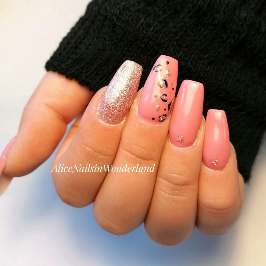 UmikkP's tweet photo. Of course pink shades for Spring 3.😜😜

Nail design from Instagram: alicenailsinwonderland_verona 

Colour used U003 U004 from 21 colours set Autumn Winter-1

👉Shop with Umikk on Amazon UK&amp;EU

#umikknails #pastelpinknails #pastelnails #pinknails #springnails #nail #nailart https://t.co/VxIHgAir9B