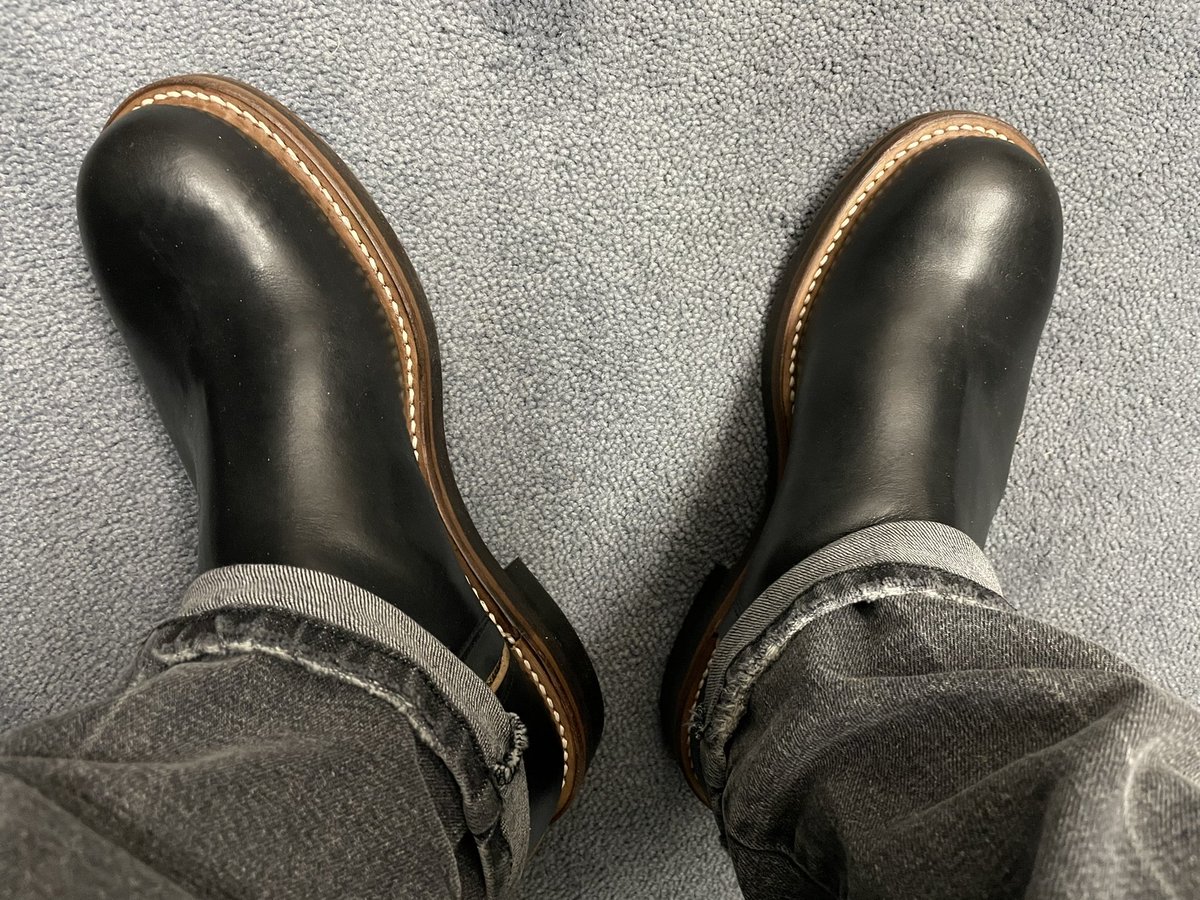 htsuno's tweet photo. 入手したばかりのキャスパーで外出。
ファスナーがなかなかしまらなくてしばし格闘。
踵の感じからまだ長時間履くとなかなか大変な事になりそうな感じ。
少しづつ育てますか。。
#rollingdubtrio
#rollingdubtriocasper
#ローリングダブトリオ
#ローリングダブトリオキャスパー
#diesel
#dkras https://t.co/7r1vOPeLU6