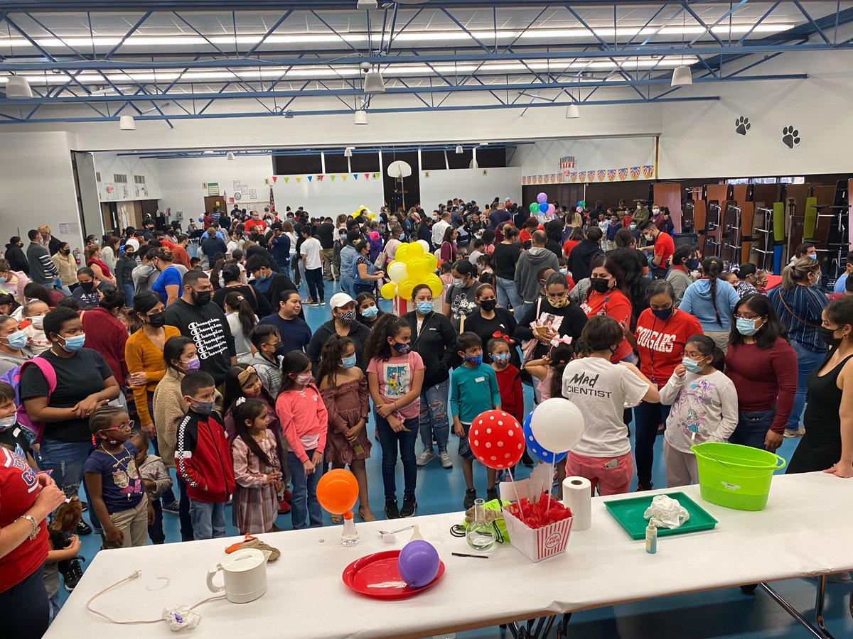 KennedyCougs's tweet photo. Thank you Kennedy families for the outstanding turn out! #AcademicGameNight #TogetherWeCan #AliefProud #BeTheChange 🎪 https://t.co/a8VvMabxUL
