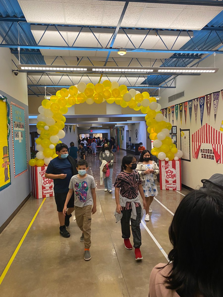 Thank you Kennedy families for the outstanding turn out! #AcademicGameNight #TogetherWeCan #AliefProud #BeTheChange 🎪