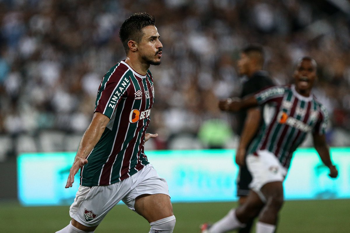 FluminenseFC's tweet photo. Clássico de domingo: ✅
Clássico de quinta-feira: ✅

📸: Lucas Merçon/FFC https://t.co/56pUFZZNIv