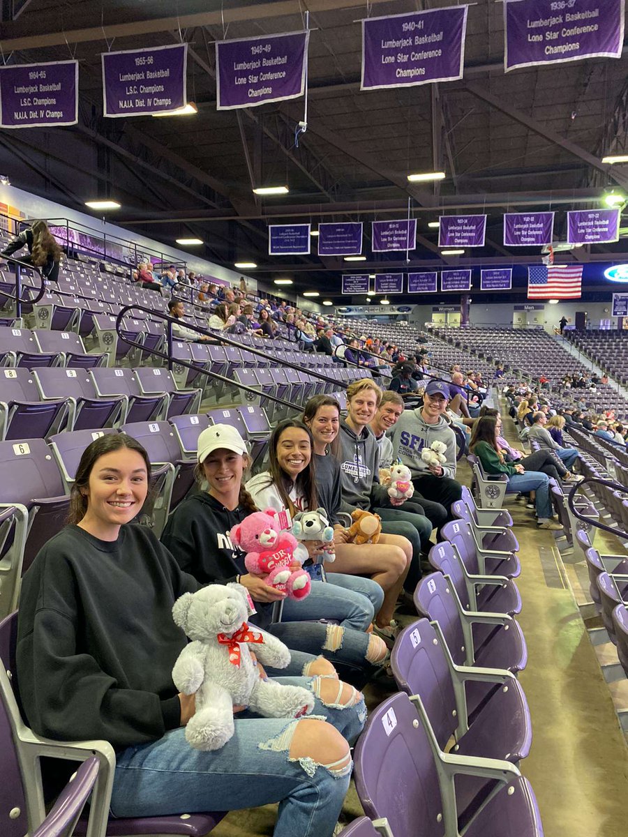 gm_on0's tweet photo. @SFA_TFXC at the women's basketball Teddy Bear Toss...Axe 'em!! 🪓💜 🏀
@SFA_SAAC 
#AxeEm
#RaiseTheAxe https://t.co/ItitCsgc7h