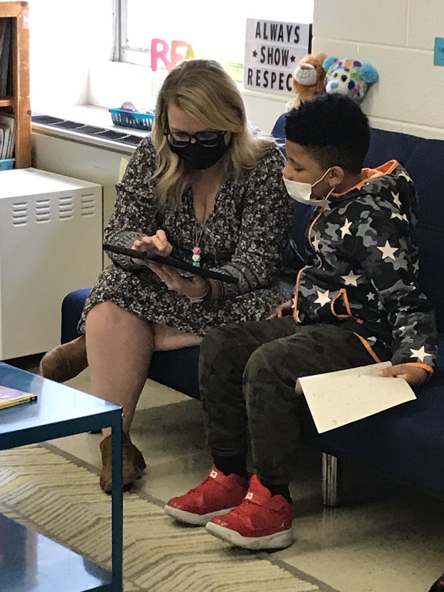 MarcotteTeach's tweet photo. Students researched & taught others about famous people through @ChatterPixI Great collab @MissWootenVBCPS & @ChrisLowman19 #studentvoice #Leveragelearning #collaboration @vbschools @vbHolland https://t.co/RQnBALi1HJ