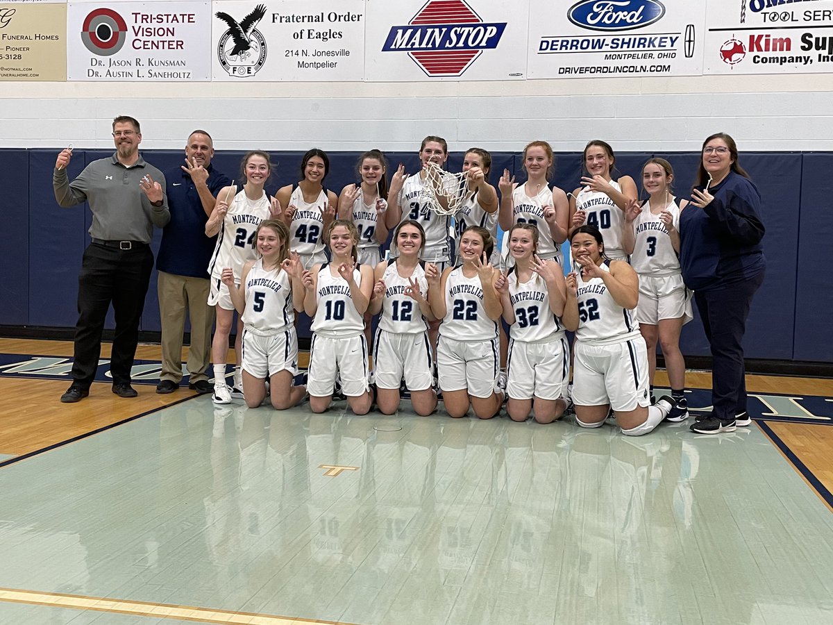 LocoAthletics's tweet photo. 2021-22 BBC Champs 7-0
#3PEAT https://t.co/hL0I2y5Qyh