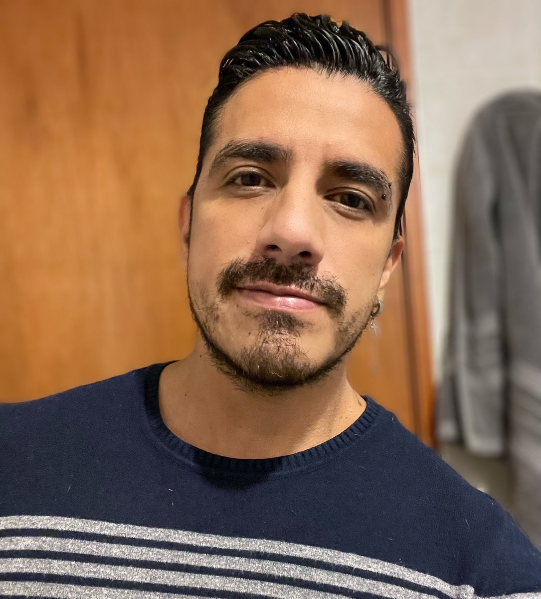 Toca foto en niño bueno 😅😅😅