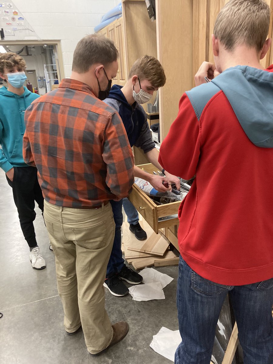 KMRobotics's tweet photo. Last Friday we had a long day during the test day. We also had different groups working on projects, one team making hooks and one playing with the laser engraver. #firstrobotics #rapidreact #otternauts https://t.co/647VkQx0zq