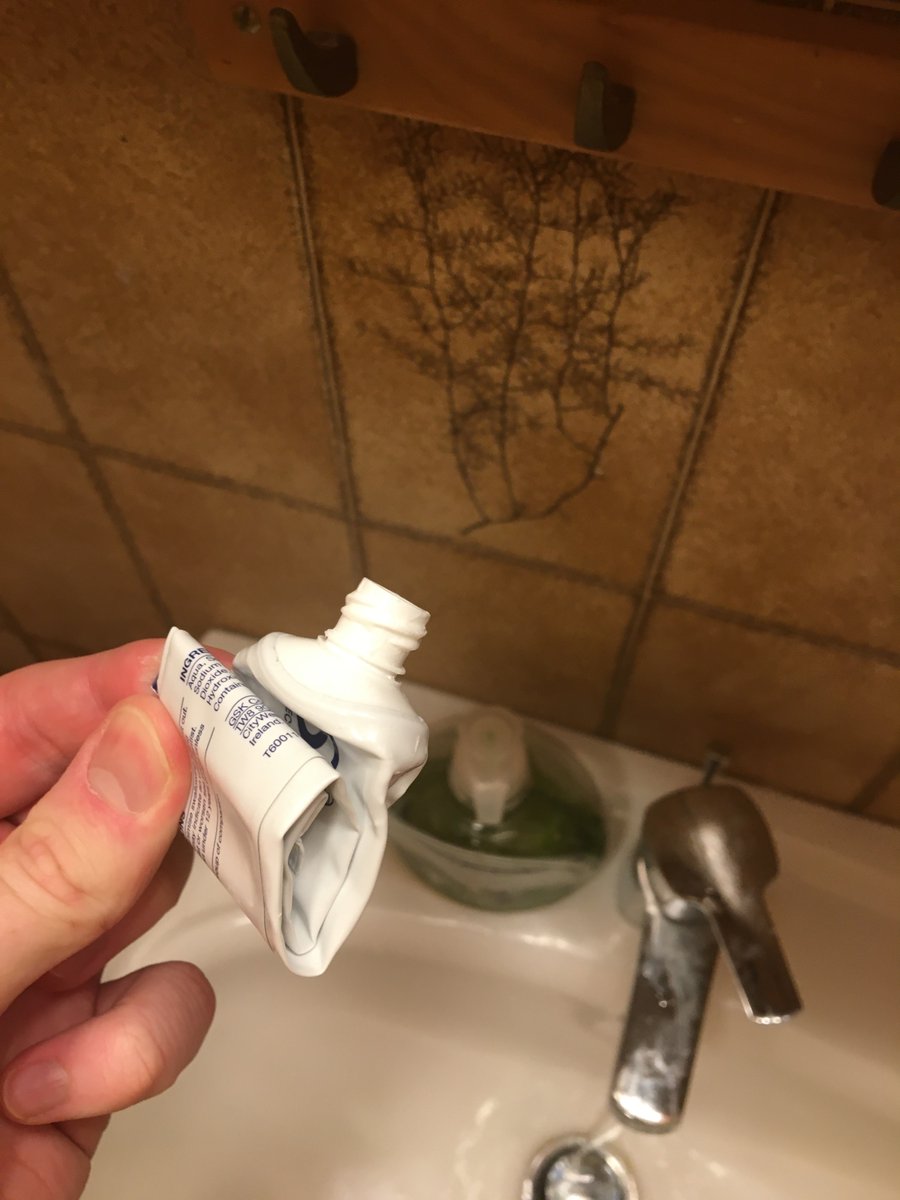 Fólk veit ekki hvað það hefur það gott þegar það er með fulla tannkremstúbu! Nei svona ándjóks! Ég er ekki að grínast!