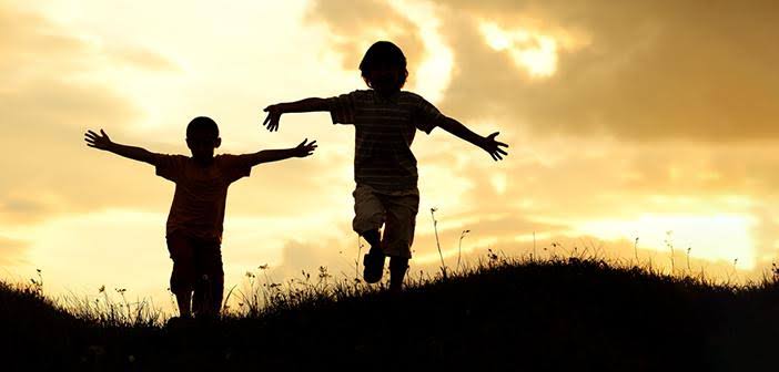 "İnsanlar eğlenebildikleriyle arkadaş,
anlatabildikleriyle dost,
ağlayabildikleriyle kardeş olurlar."  Anton Çehov