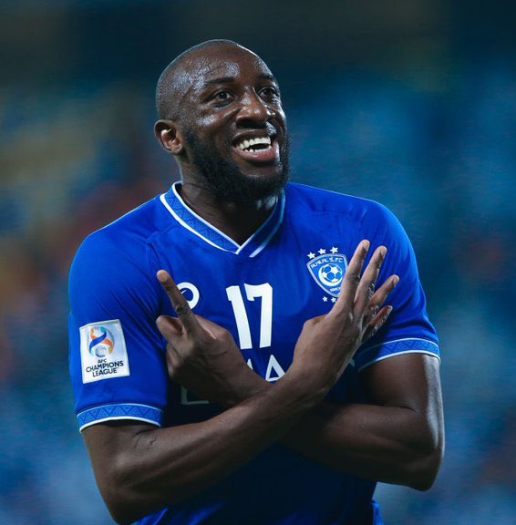 alkhaledsa's tweet photo. هرب الأهلي المصري من مواجهة الهلال السعودي في " مباراة إقليمية " خوفا من نتيجة تاريخية يشهد عليها الوطن العربي .. ليجد نفسه مجبرا على مواجهة الزعيم المرعب في مونديال يشاهده كل كل كل العالم 🔥 على نياتكم ترزقون @AlAhly 😉😂 https://t.co/hXlA6ubIDM