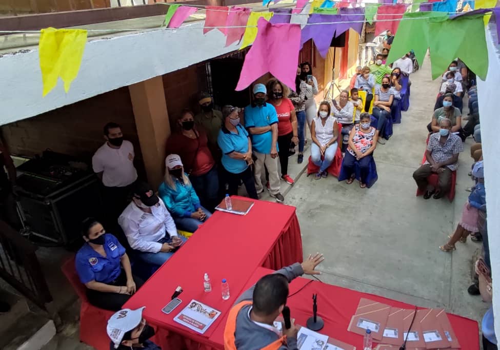 72 títulos de propiedad colectiva entregamos hoy a nuestros amigos del urbanismo "Mi Sueño de Tanaguarenas"  todo esto es posible gracias a la políticas de inclusión que lleva a cabo nuestro presidente <a href="/NicolasMaduro/">Nicolás Maduro</a>
