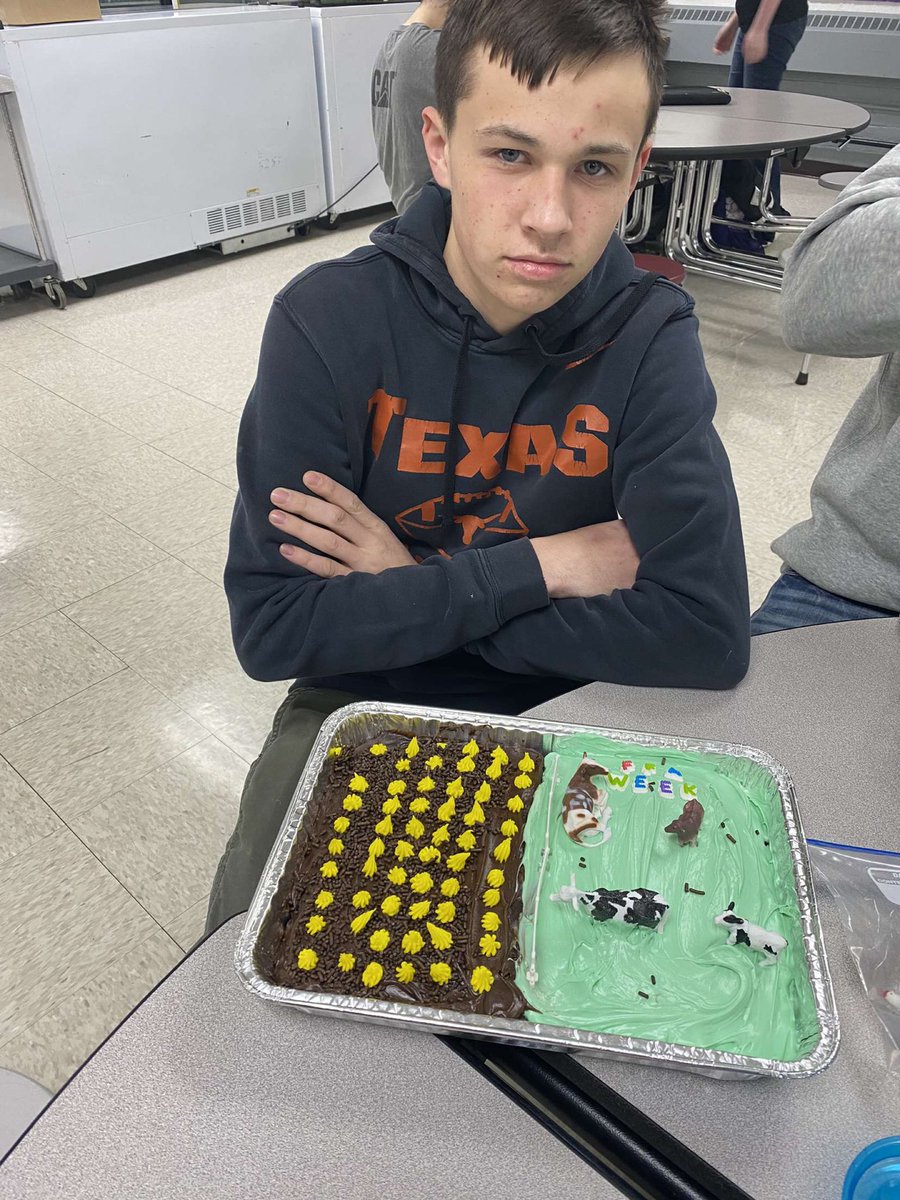 SCCFFA1's tweet photo. Yesterday, the court made cakes. Here are the guys cakes!! https://t.co/GAR7TLB1eW