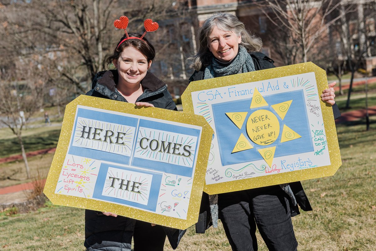 emoryhenry1836's tweet photo. ๐๐E&H students were supported in a โTunnel of Loveโ on a walkway at the Emory campus today. โWe wanted to show the students who are working hard and persevering how much they are cared for,โ said Travis Proffitt, Dean of Student Success. #EHlove #youcanEH #emoryandhenry https://t.co/GD7Z75e5va