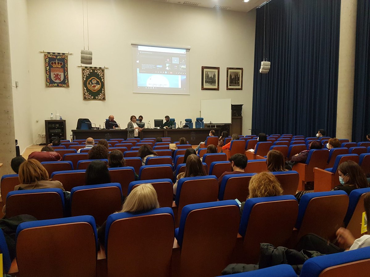 Hoy hemos presentado a más de 100 docentes el libro titulado “LOMLOE: DE LA NORMA AL AULA” de la Editorial Anaya hablamosdeeducacion.es/lomloe en la Facultad de Educación de la <a href="/unileon/">Universidad de León</a> junto a Florencio Luengo <a href="/PAtlantida/">Proyecto Atlántida</a> y <a href="/Oscar__Casado/">Óscar Casado 🍏</a> <a href="/GrupoActitudes/">Grupo Actitudes</a> <a href="/FcafdLeon/">FCAFD León</a> Esperamos que ayude