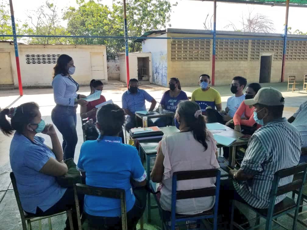 Como instruyó nuestro presidente <a href="/NicolasMaduro/">Nicolás Maduro</a> y la mano de nuestra CRIP Dip.  Damelis Chávez, hoy desde SANTA RITA junto a él Equipo Político Municipal,  Jefes de Comunidad y Calles, Concejales, UBCH, Consejos Comunales, participamos en la Jornada Nacional de Debate y Reflexión