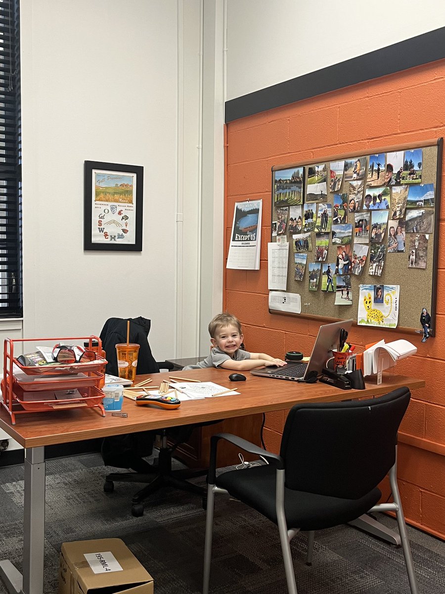 BreUnfiltered's tweet image. Working with auntie is way more fun than daycare 🥰 @kellsk @BeaverWGolf #GoBeavs
