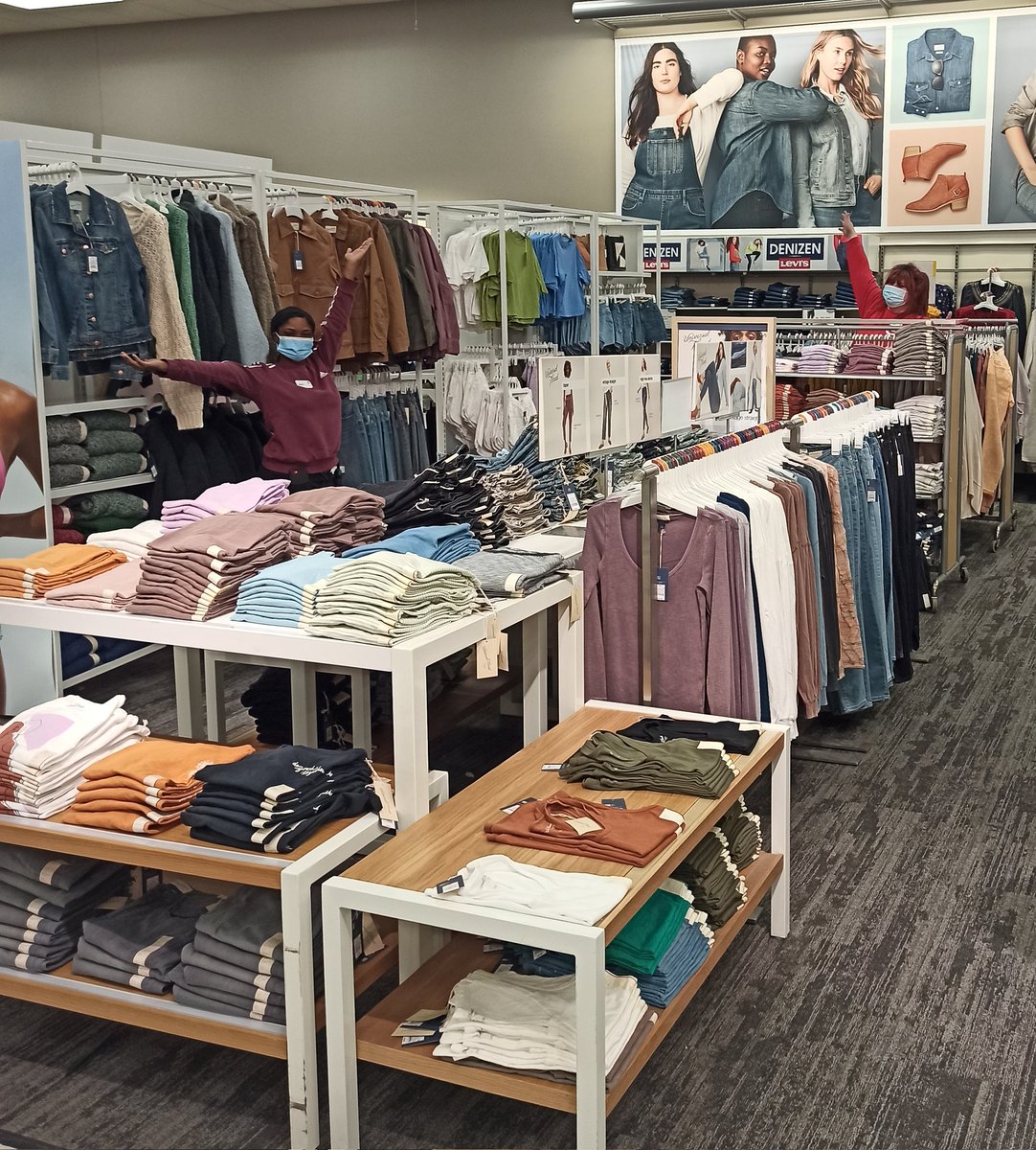 PutsNobody's tweet image. Don't call it a comeback, they've been here for years, but you might want to call a code red cuz these areas are fire!Had a lovely day merchandising w/Kathi in Acc. &amp;amp; Jasmin in RTW, so talented &amp;amp; take such pride in their areas, makes my VM ❤️ melt!#MerchMaidens @aleahmarie19