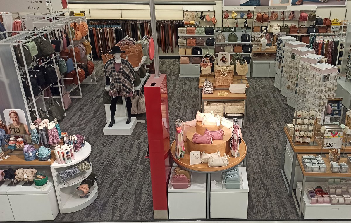 PutsNobody's tweet image. Don't call it a comeback, they've been here for years, but you might want to call a code red cuz these areas are fire!Had a lovely day merchandising w/Kathi in Acc. &amp;amp; Jasmin in RTW, so talented &amp;amp; take such pride in their areas, makes my VM ❤️ melt!#MerchMaidens @aleahmarie19