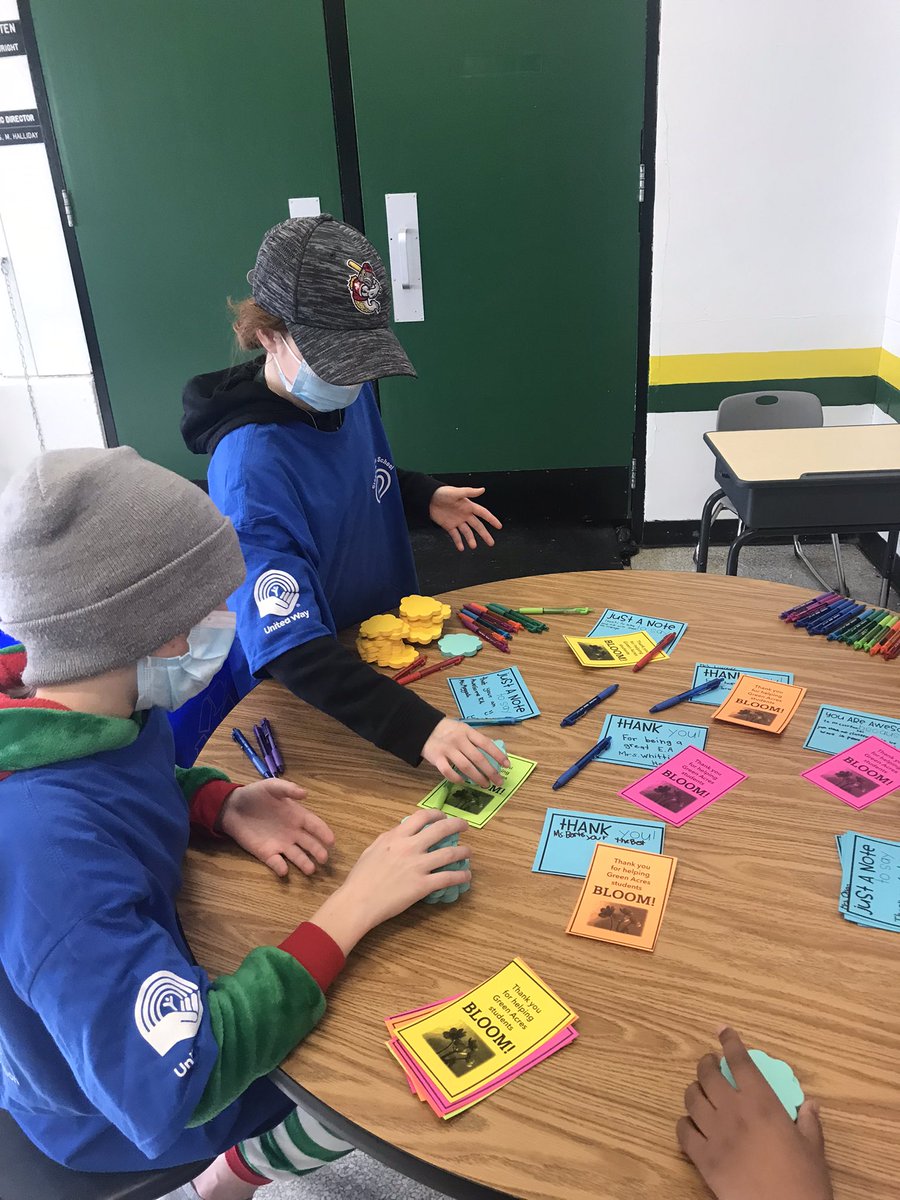 GreenAcres_BSD's tweet photo. For Staff Appreciation Week YR students wrote personalized thank you messages for all Green Acres School staff. @YR_in_BrandonMB @BrandonMBSD https://t.co/SeMDWG9yfn