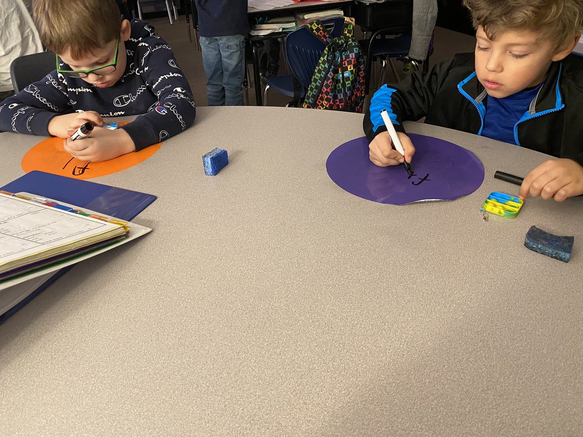 Small groups phonics, using pop it’s to encode and decide words.  So much fun! #primaryliteracy <a href="/ReadandWriteBFF/">Dr. Lisa Edwards</a> <a href="/Tomi_Dodson7/">Tomi Dodson</a>