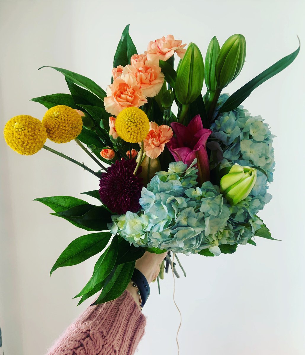 pensivegirl's tweet photo. One of tomorrow’s floral subscriptions. Now that’s a gift that keeps on giving. DM to inquire. Prices start at $45 and frequency is completely up to you! #shopsmallkc #kc #womanownedbusinesskc https://t.co/81CrTNVKnm