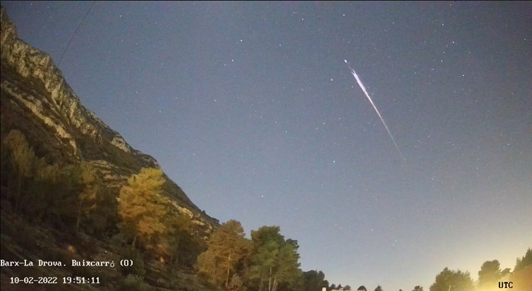 RedSpmn's tweet photo. REENTRADA #STARLINK SOBREVOLANDO LA PENÍNSULA Y BALEARES a las 19h50m TUC (20h50m hora local). Confirmada desde el @iSpaceSci @IEEC_space, la trayectoria se ajusta a las predicciones para la llegada prevista de #Starlink1668 
Imagen de Jordi Donet @DonetJorge desde Barx, València https://t.co/xWqDu6ijdo
