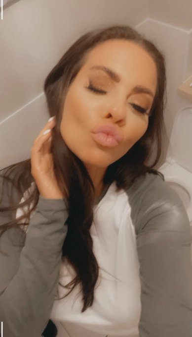 Come join me on my live tomorrow night 9pm GMT https://t.co/FN9jGiwCFZ https://t.co/N9Uu5g6DOo<a href="/tag/linseydawnmckenzie"class="tags"><span>#linseydawnmckenzie</span></a>
