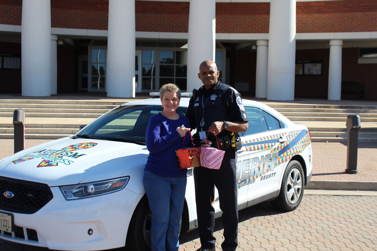 CCSOVA's tweet photo. Pam Landrum from the Chesterfield Fraternal Order of Police Lodge 47 stopped by today. She delivered candy to both Courthouses and the Jail. Thank you, Pam and the FOP Lodge 47, for the sweet treat and support. #CSOpride #community #support https://t.co/7LD2AxOB4u