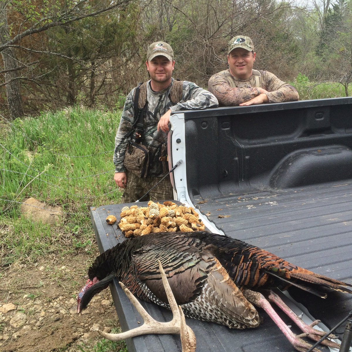 thelindseyway's tweet photo. #tbt to the spring trifecta in northeast Kansas! Weโre hoping to repeat this spring!
#throwbackthursday #thelindseyway #snacksforracks #spring #shedhunting #morels #mushrooms #turkeyhunting https://t.co/fL4KiQ6bDo