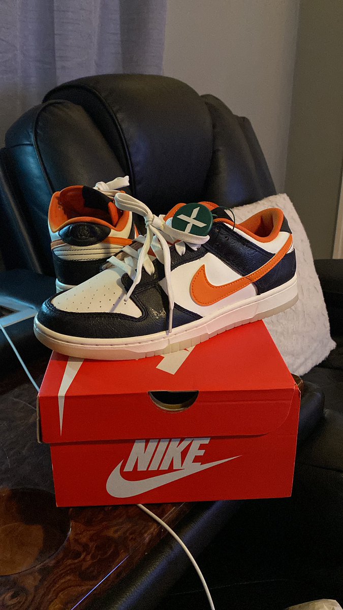 DTP2781's tweet photo. Loving the new pickup from @stockx #halloweendunks #gotitonstockx #nike https://t.co/lt0rbSG0BK
