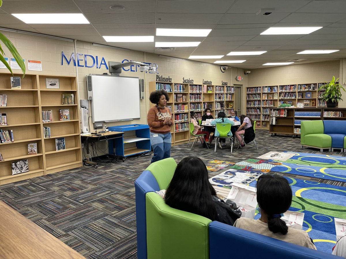 donnaterrell_tv's tweet photo. Another beautiful opportunity to connect with young minds! These are students from @lrsd’s JA Fair School’s Next Generation girls. We,@littlerocklinks invited @AfroGoddessCCM  to talked about her life &amp; book #FromCottonToSilkTheMagicOfBlackHair #naturalhair #NaturalBeauty https://t.co/UE7VlTsv0x