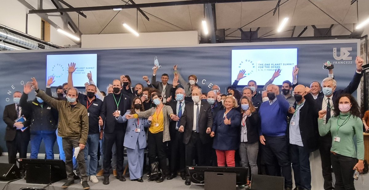 Les marins se mobilisent pour la mer au #OneOceanSummit en présence de <a href="/JY_LeDrian/">Jean-Yves Le Drian</a>. Heureux et honoré d’être aux côtés de ces champions !

Des attentes concrètes contre le plastique, pour le climat &amp; la biodiversité, la transition du maritime... et une vraie volonté d’y aider !