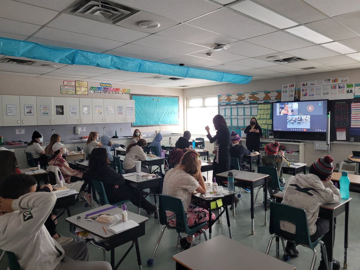 Mrs_NielsenCKL's tweet photo. #SkillsCanada and #tldsbpathways did not disappoint.  The postponed wind turbine project finally happened today at SYPS. @MrsEaglesClass did amazing! I can't wait to see the finished products! Thankyou for inviting me to join! @syps_powpack https://t.co/hsNtbolYNu