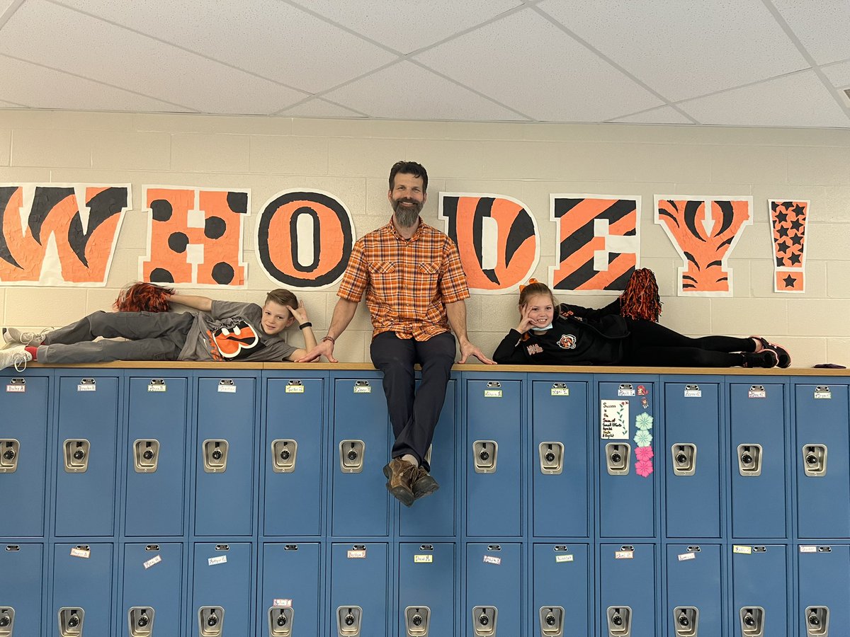 thackerteaches's tweet image. We 🧡 our Cincinnati Bengals at Mason! Who Dey!
#Bengals #kindnessstartswithME