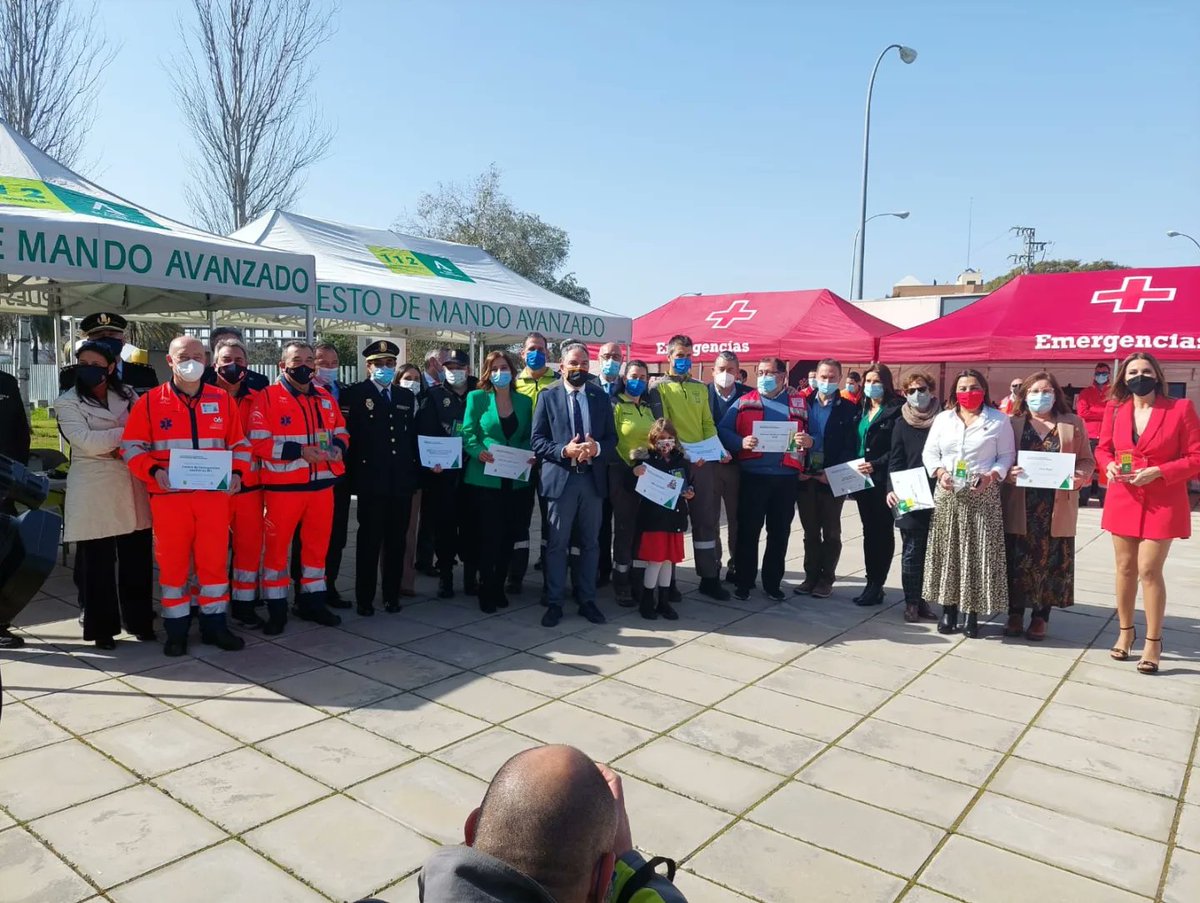 fayusob's tweet photo. Mañana 11 de febrero es el día Europeo del 112 y el Servicio de Emergencias 112 de Andalucía ha homenajeado al Centro de Emergencias Sanitarias 061 de Andalucía reconociendo su labor. Allí hemos estado, acompañando a nuestros profesionales. @saludand @E112Andalucia https://t.co/M2GuZOM9dM