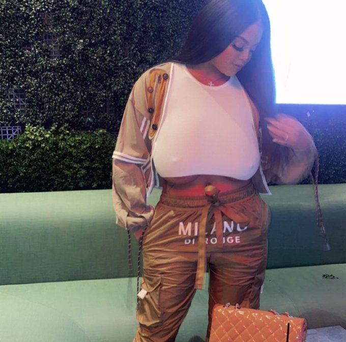 who likes underboob?❓❓❓ https://t.co/cu1n3NusvI<a href="/tag/linkinbio"class="tags"><span>#linkinbio</span></a>