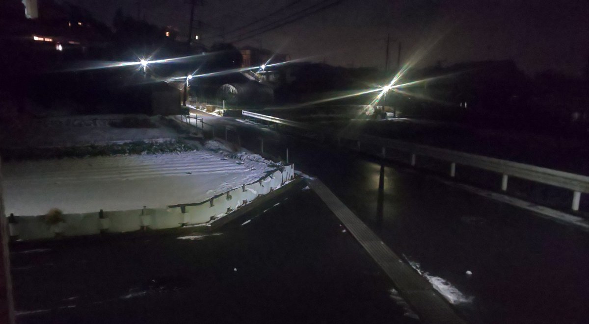 ponkotu_dxer's tweet photo. ホーム運用
5時30分の積雪
夜中だいぶ降っていたが
道路にほぼ積雪なし
アンテナも綿帽子なし
函館コール
7MHz 59+ 59+
早々にピックアップありがとうございました。
#TS680 + #VDP https://t.co/blZUefPwX1
