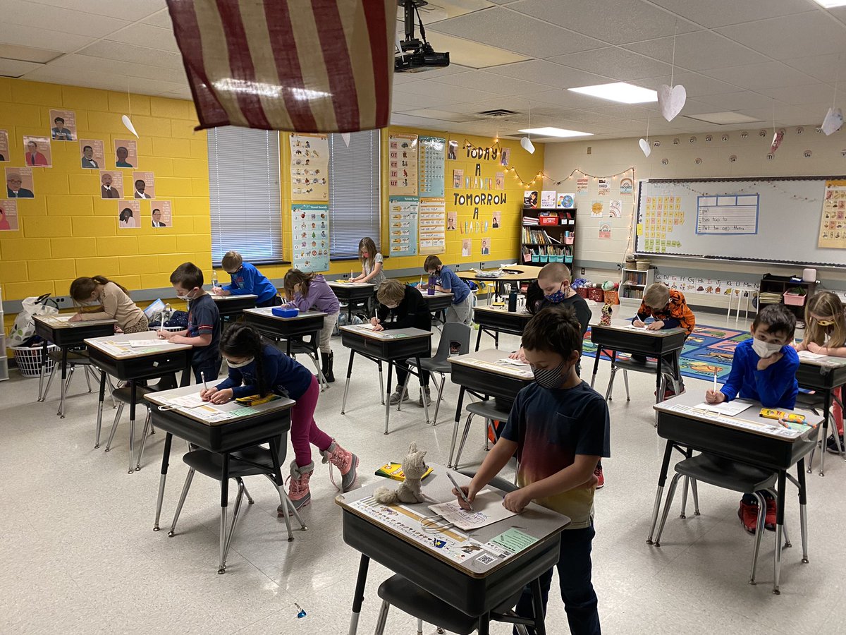 AlexysDarrenK's tweet photo. Students decorated their Valentine’s bags today with compliments to one another. It was the sweetest thing to watch &amp; read and they had so much fun! I can’t wait until they get to read them all on Monday! ❤️ https://t.co/XTyxYqAtW5