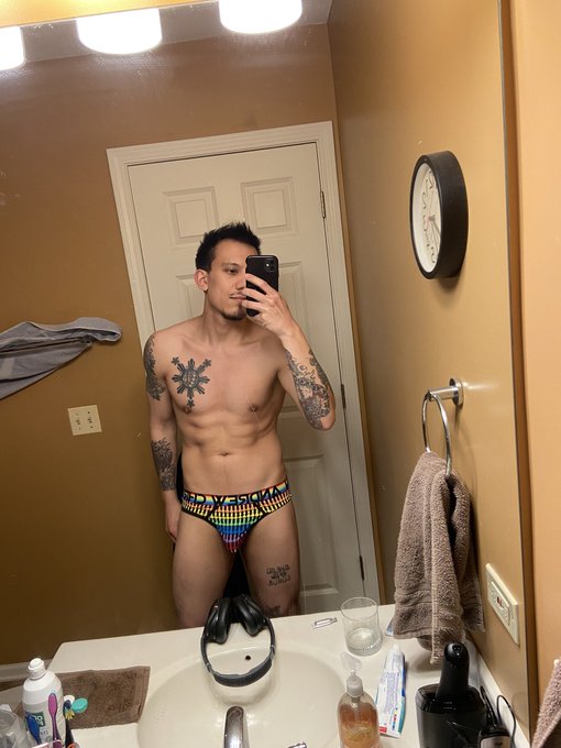 1 pic. Does anyone like me?… https://t.co/6GrRn85sjq