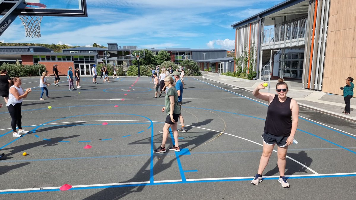 nardiaturner's tweet photo. @StonefieldsSch teachers also got active 🏃🏽‍♀️playing a striking &amp; fielding game adapted from the MoveWell resource https://t.co/798PPJIw9k. A great #PE support for content knowledge, ideas and deepening learner understanding through reflective questions 2/2 https://t.co/GvnqZkYGUU