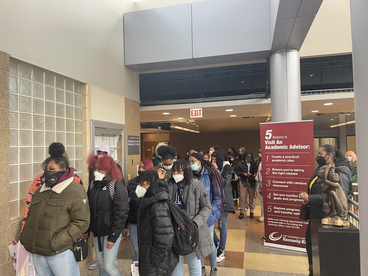 KKCRecruiterJG's tweet photo. I truly enjoyed providing a campus tour today for these amazing Juniors and Seniors from Dyett High School! 

They were excited to learn about all of the programs, opportunities and resources available to them at @KK_College 🐴

@KKCEnrollment #kkcdifferencemaker @ChiCityColleges https://t.co/DxeZ5AHXoC