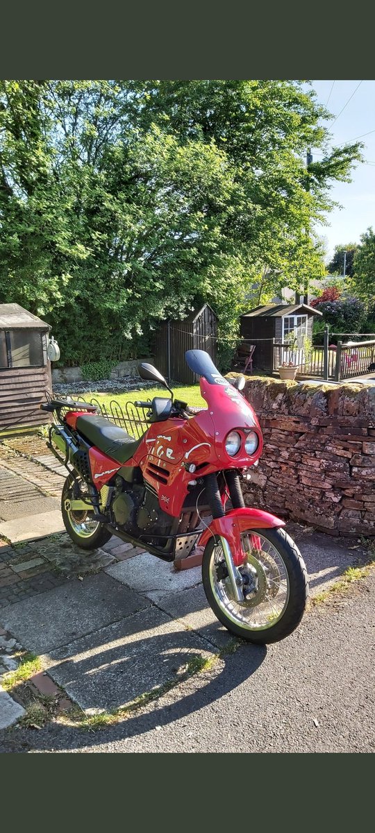 cmcteir's tweet photo. @SimonHbikes @UKTriumph @RupertPaul3 Red is the best colour 👌 https://t.co/9jzPhudI8B