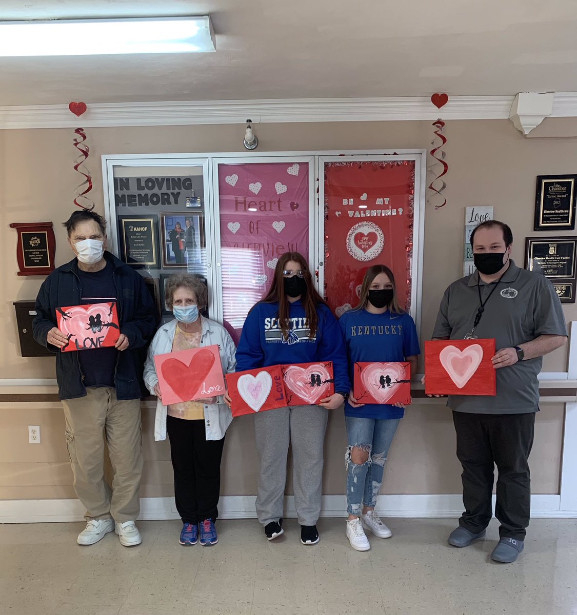 ScottiesREACH's tweet photo. Some of our #ScottiesREACH scholars visited Glenview Health & Rehab to donate Valentines Day artwork.
#guideinspiresucceed
#GHScotties https://t.co/sit2s6yieS