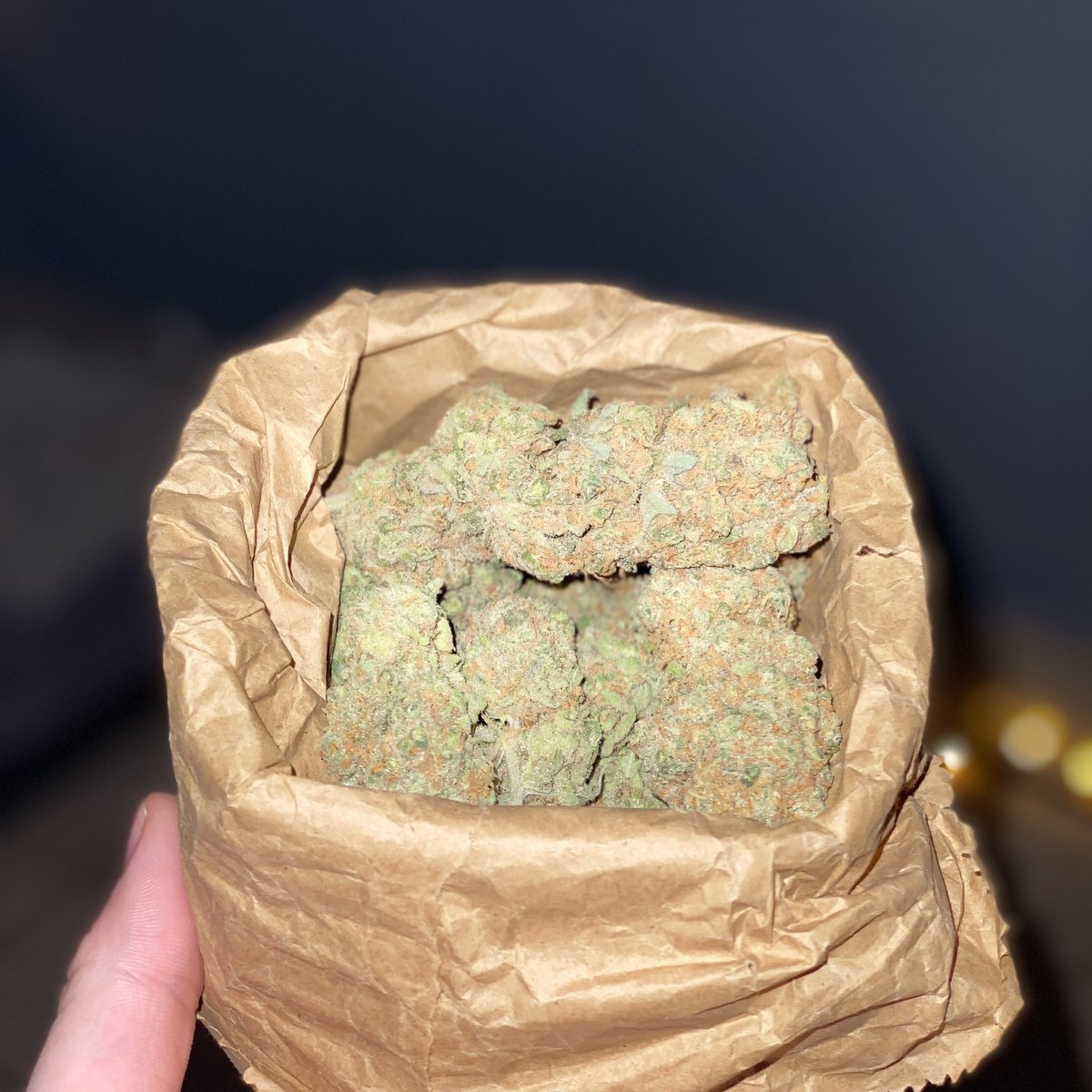 Just picked up some lemonade OG from the local in a brown paper bag 😌

What’s the strangest ‘packaging’ you’ve been given bud in?                      #stoners #sac