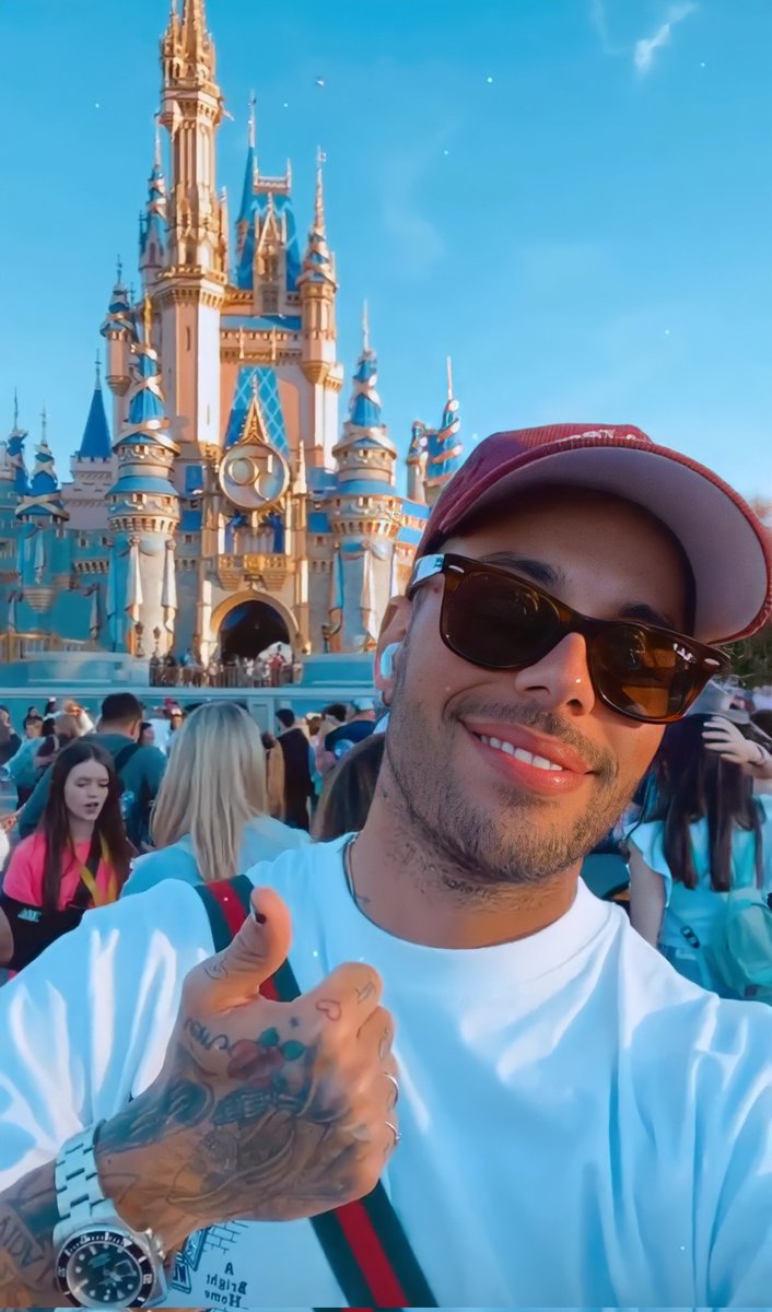 printsguiaraujo's tweet photo. Tá na Disney bb https://t.co/J3CfngeRey