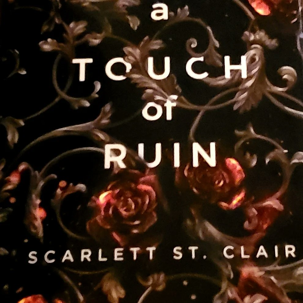 XOXOLILd's tweet photo. @ScarlettStClai1 reading book two! I'm in love with these books. I can't wait to finish and read more of your work.  🥰 https://t.co/Es6A5h3wGa